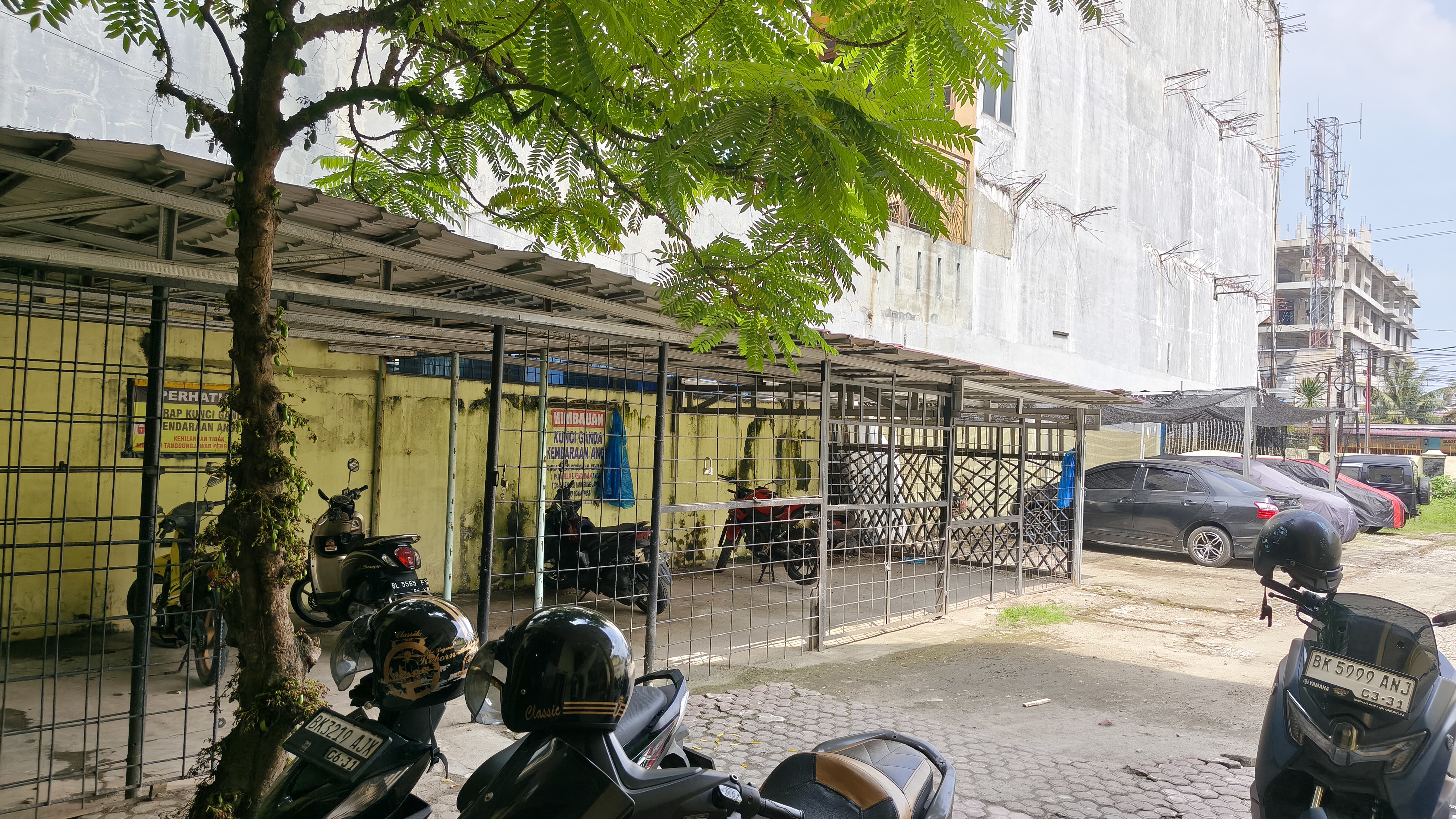 Tempat Parkir